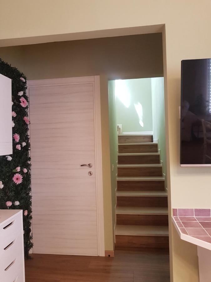 The Roses - Delizioso Attico Su 2 Livelli Zona Palacongressi Rimini Ngoại thất bức ảnh